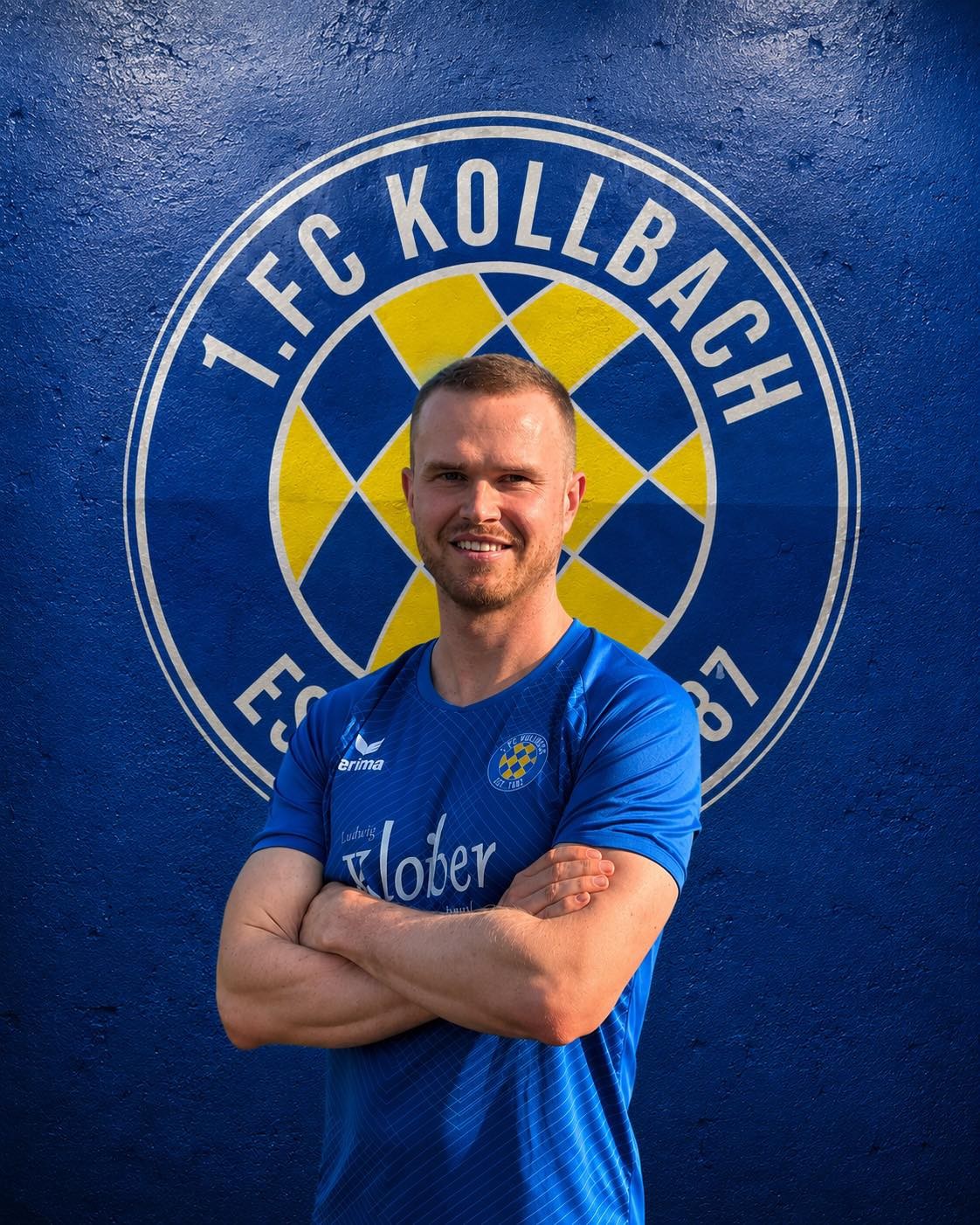 💙💛 Unser nächster Neuzugang ist da! 💛💙

Mit Marcel Mittler dürfen wir einen weiteren Neuzugang für die kommende Saison beim 1. FC Kollbach begrüßen.

Marcel war in den vergangenen Jahren unter anderem in der Bezirks- und Kreisliga in Rheinland-Pfalz aktiv. Nach seinem Umzug nach München und der Corona-Zeit legte er eine längere Fußballpause ein.

Umso mehr freut es uns, dass Marcel nun wieder die Fußballschuhe schnürt und künftig unsere Mannschaft verstärkt.

Herzlich willkommen beim 1. FC Kollbach, Marcel!

#ForzaKollbach #DesishoidaPlatzal 💙💛